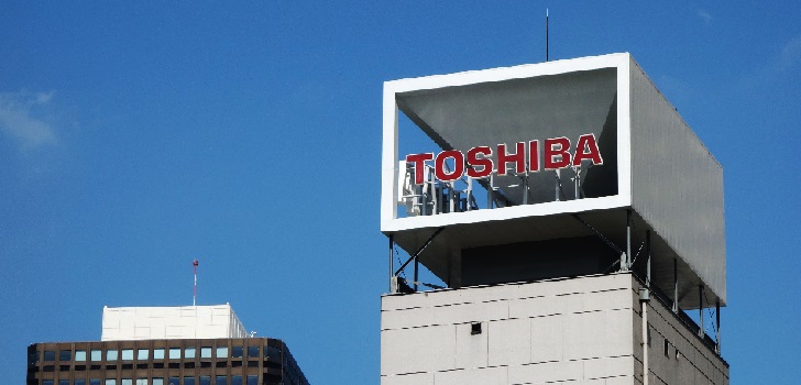 Toshiba se desploma un 26% en bolsa tras registrar pérdidas millonarias